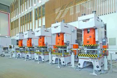Що таке Power Press Machine і де він використовується?